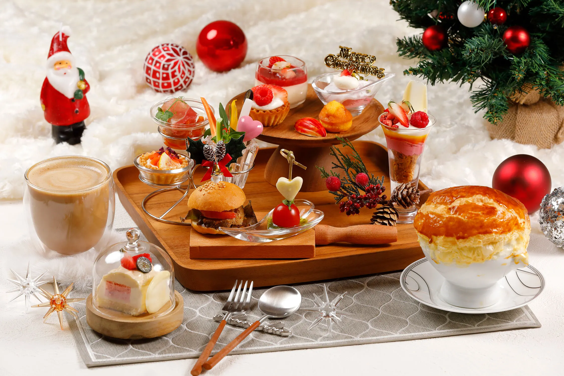 ANAクラウンプラザホテル千歳「ハスカップ ザ・ガーデン」“スイーツ&ランチプレートChristmas Palette (クリスマスパレット)“が登場(12/2~25)(千歳市)| Domingo -ドミンゴ-
