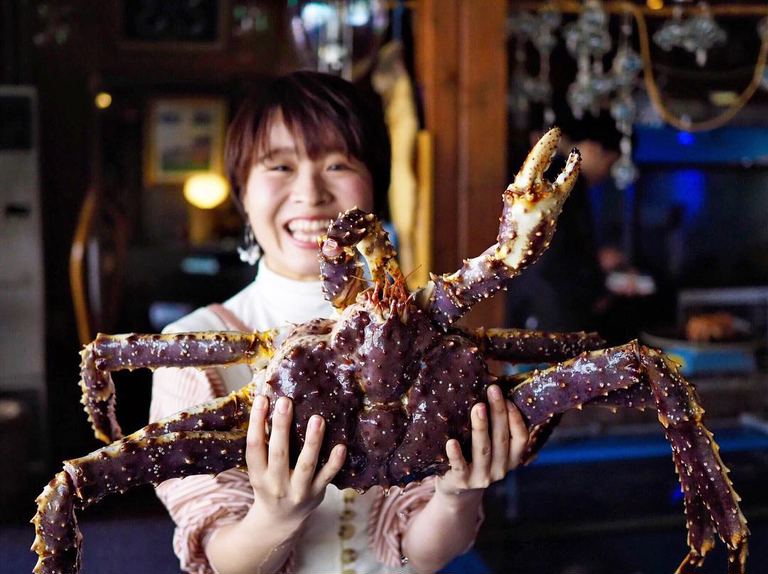 大きな蟹を持つ女の子など【北海道ミライノート（8）】｜Domingo