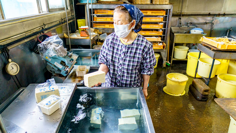 地域に愛されて60年以上 留寿都村「清水豆腐店」の変わらぬ味|Domingo