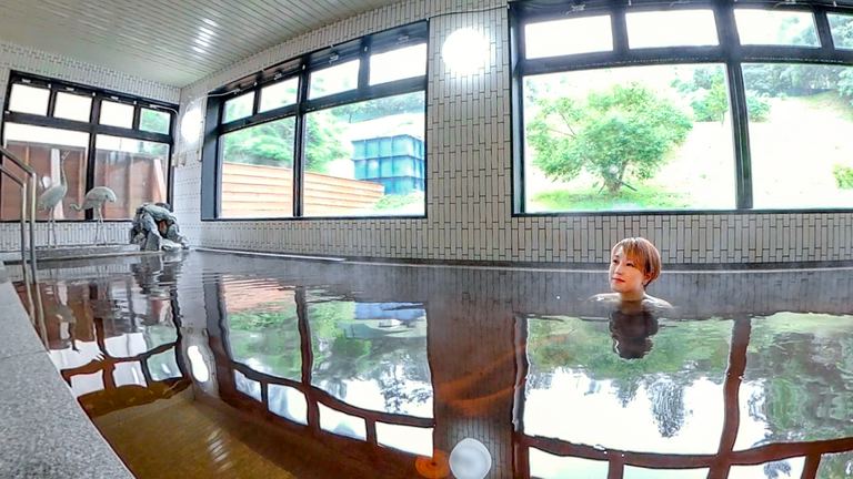 ツルツルになれる美肌効果!「鶴の湯温泉」は鶴も癒す優れた泉質|Domingo