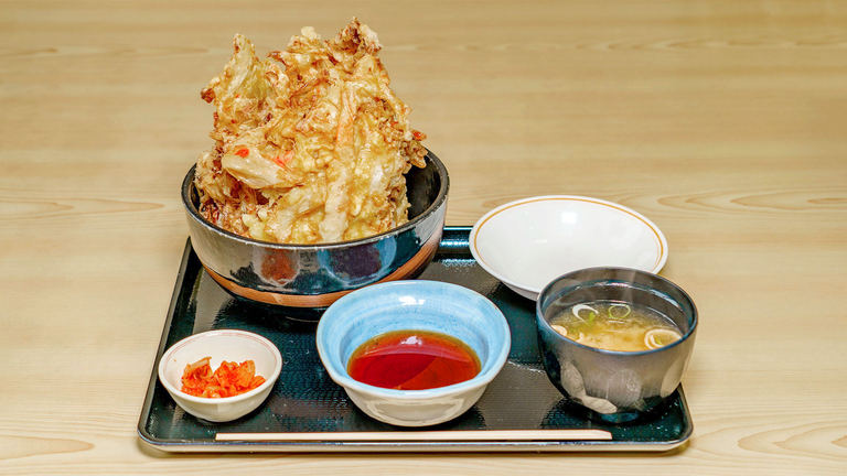 これでデカ盛りじゃなく普通盛り!なんぽろ温泉の「キャベツ天丼」がスゴすぎる!!|Domingo