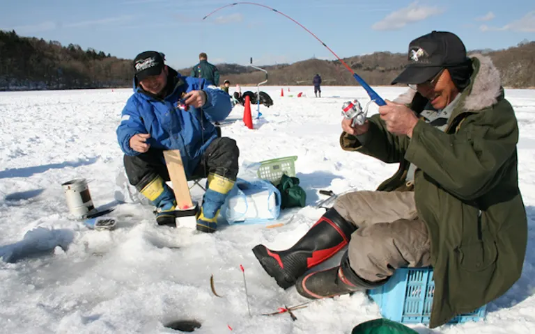 白老ポロト湖 ワカサギ釣り｜北海道の「今」をお届け Domingo -ドミンゴ-