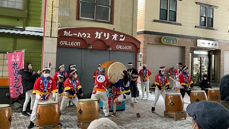 小樽都通り商店街 潮太鼓初打ち おしるこふるまい(小樽市)| Domingo -ドミンゴ-