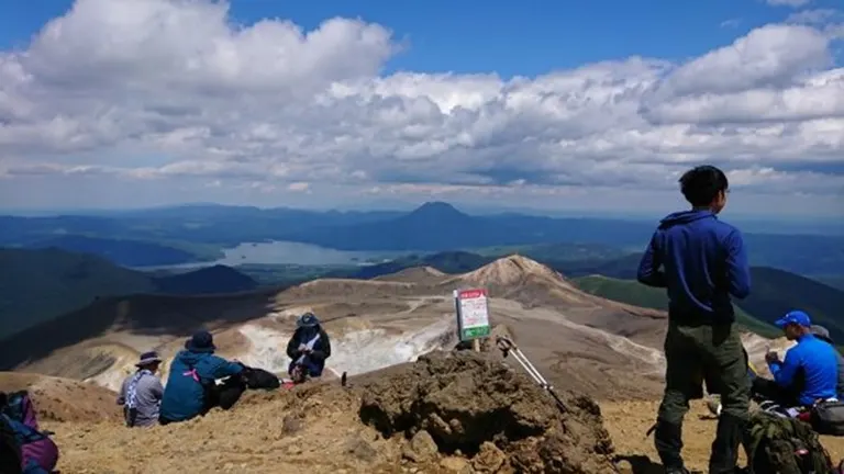 雌阿寒岳安全祈願祭・登山会｜ | 北海道の「今」をお届け Domingo -ドミンゴ-