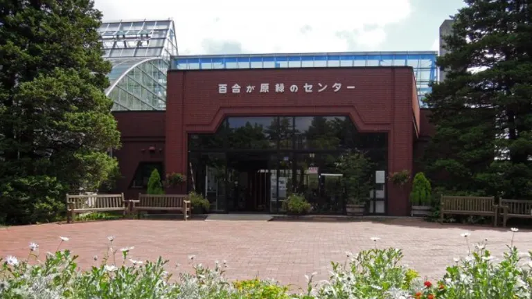 お花を色鮮やかに飾るミニスツールワークショップ(札幌市)| Domingo -ドミンゴ-