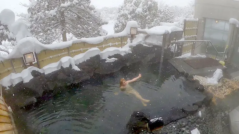 One of the best hot springs in Hokkaido! Warm up your cold body at Naganuma Onsen!｜Domingo