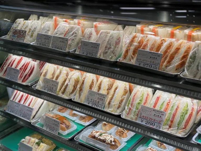 地元民が愛するサンドリアのサンドイッチがJR札幌駅の自動販売機として登場！｜Domingo
