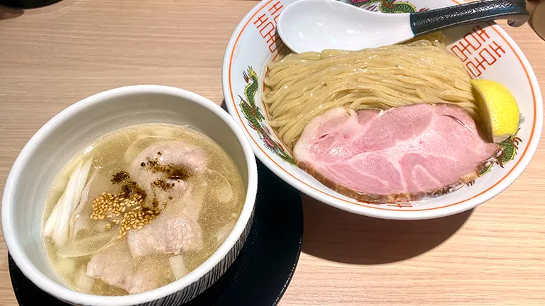 北海道三大昆布の旨味がクセになるつけ麺が人気の札幌「麺鍾馗」 スープで割った最後の一滴まで美味しいその味の秘密とは｜Domingo