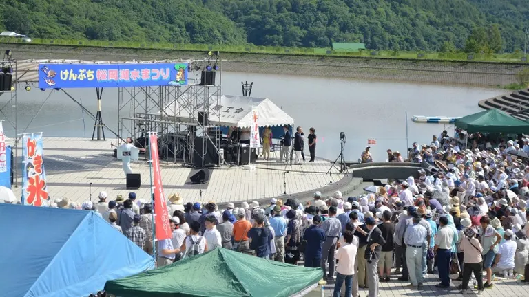 けんぶち桜岡湖水まつり