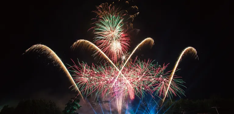 留壽都度假村新年煙火表演及火炬滑冰