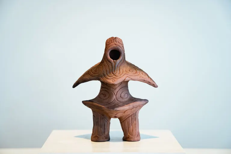 Mitsugu Aikawa "Sotobiko No. 1" / clay / 2025