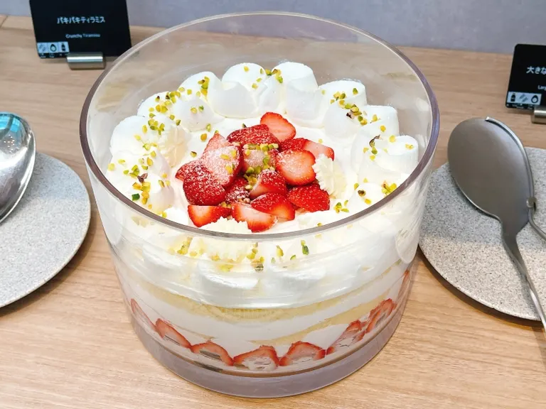 All Day Dining Grandeur 草莓蛋糕