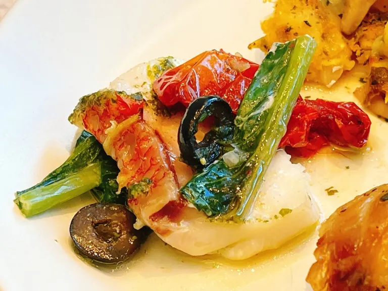 All Day Dining Grandeur 大翅鮶鲉与橄榄、番茄的法式焖煮