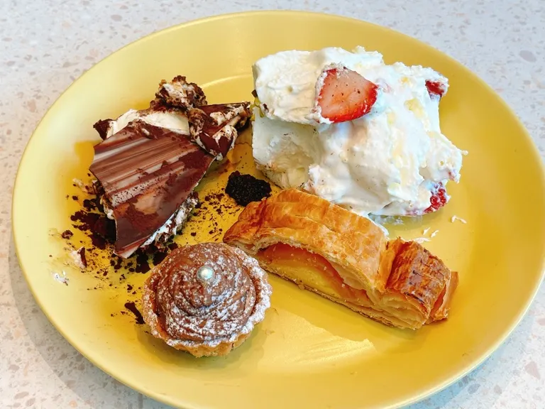 All Day Dining Grandeur 甜点拼盘