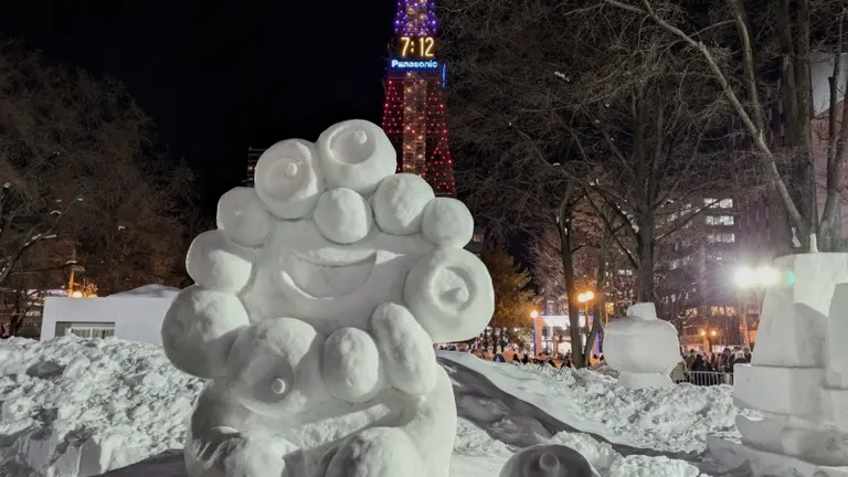 市民雪雕“脉脉”