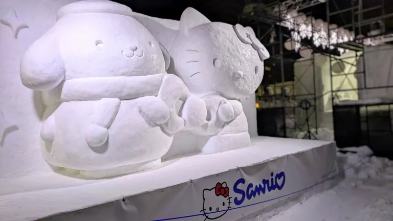 “与雪同在，传递微笑！”中型雪雕