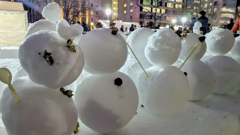 5丁目会场排列着小雪人的区域