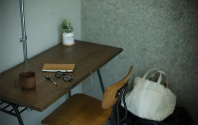 ushiyado 個室 ワークデスクとチェア