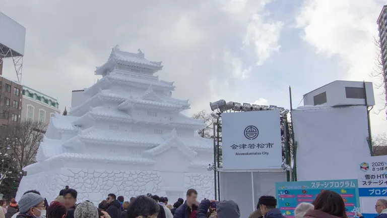 “会津 鹤城”的巨型雪雕