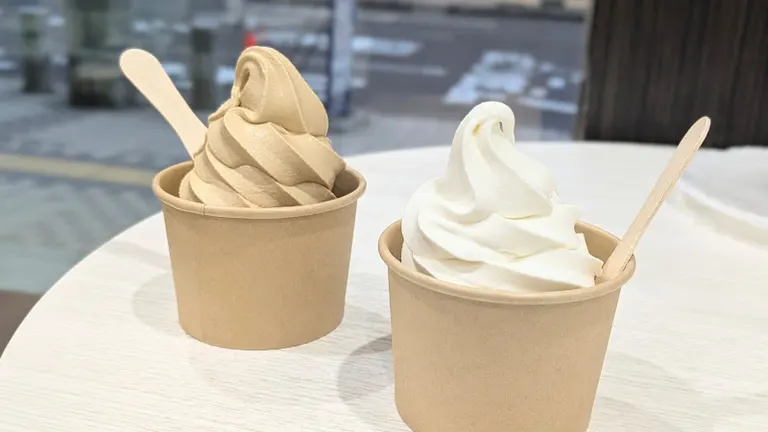 雪印パーラー「北海道牛乳ソフト」・「雪印コーヒーソフト」