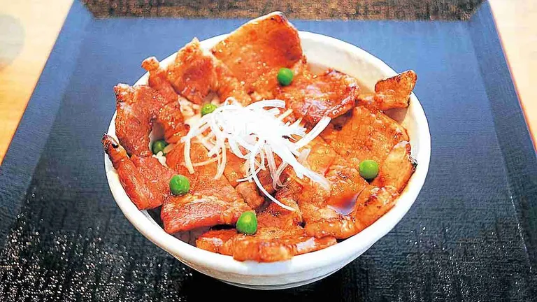 おかわりが止まらない帯広の豚丼！【邪神ちゃんドロップキックXまめ