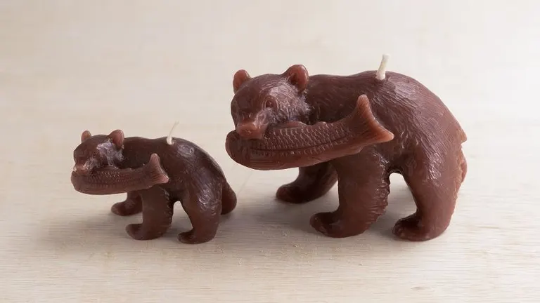 北海道土産の新定番！小さくてカワイイ「木彫り熊キャンドル」｜Domingo