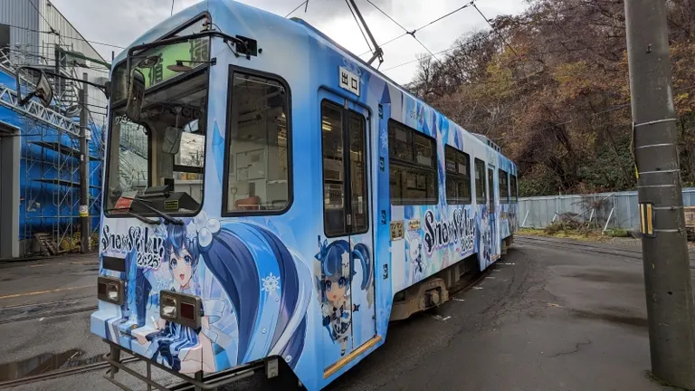 2024-2025年最新】冬の札幌を彩る『雪ミク電車』が運行スタート！｜Domingo