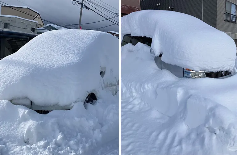 冬がやってきた」朝起きたら車の上に大量の雪が……この状態を