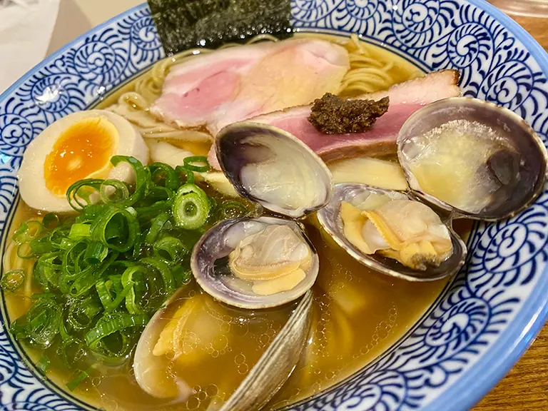 らーめん 札幌『麺屋 169』の絶品「芳醇醤油そば」 黒トリュフ＆黒発酵にんにく
