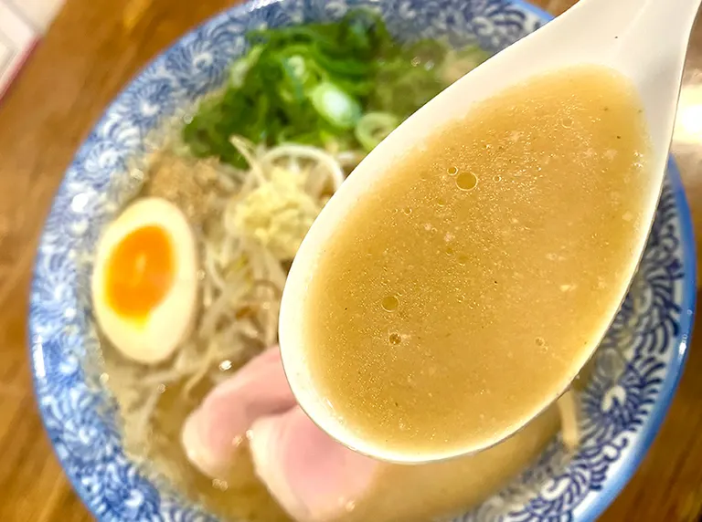 札幌『麺屋 169』の絶品「芳醇醤油そば」 黒トリュフ＆黒発酵にんにく